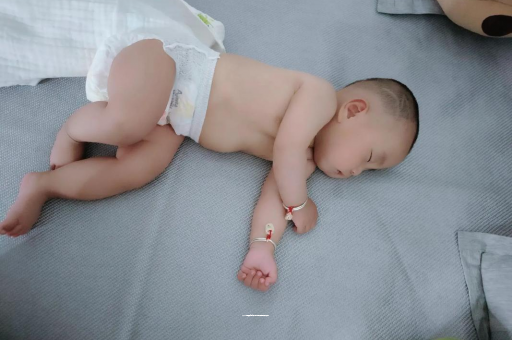 辽阳三个月宝宝抬头不稳